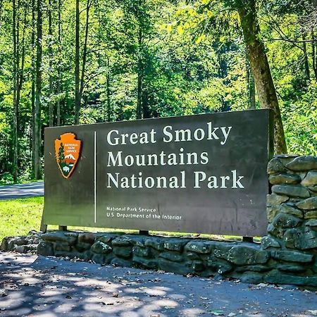 Cabin-N-Smokys! Indoor Resort Pool Views Hot Tub Game Room Sevierville Esterno foto